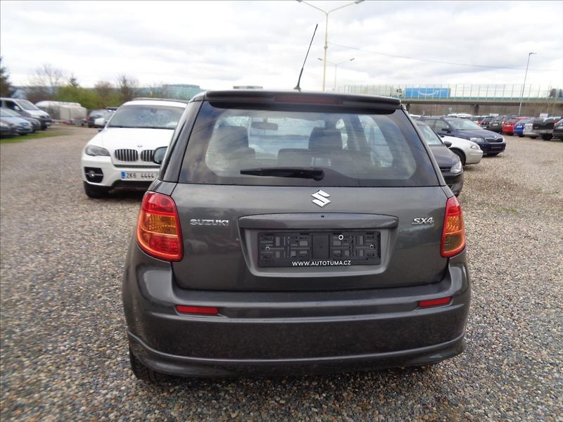 Suzuki SX4 1,6 - fotka 7 z 16