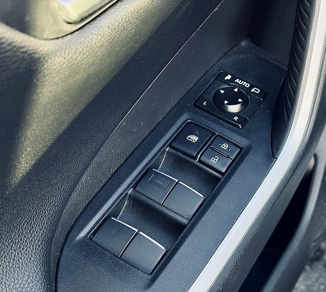 Toyota RAV4 2,0 AWD Comfort - fotka 14 z 27