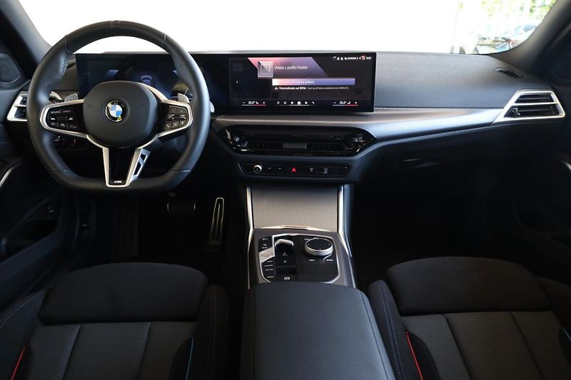 BMW Řada 3 330i xDrive Touring - fotka 5 z 22