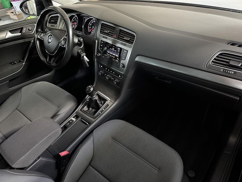 Volkswagen Golf (2013) Variant 1.4 TSI 90 KW  - fotka 19 z 23