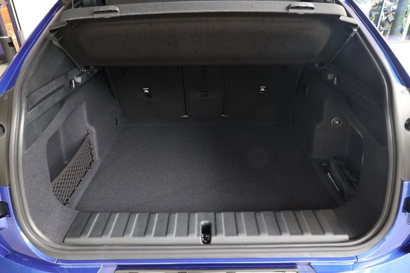 BMW iX2 xDrive30 - fotka 8 z 16
