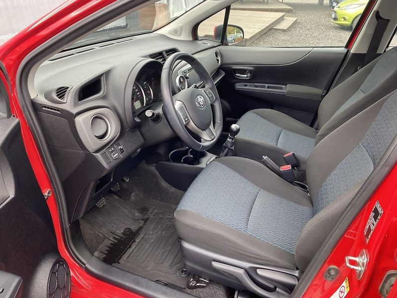 Toyota Yaris 1.33i, ČR, Active, manual - fotka 10 z 24