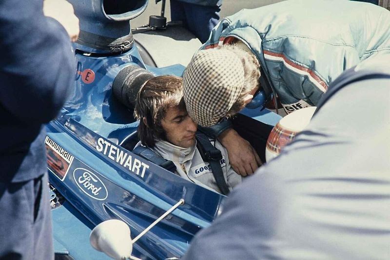 Před nedávnem jeden z legendárních závodníků Formule 1 všech dob Jackie Stewart, kterému se přezdívalo „Létající Skot“, oslavil 85. narozeniny.