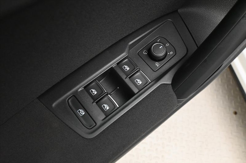 Volkswagen Tiguan 2,0 TDI 110 kW DSG Life Záruka - fotka 26 z 31