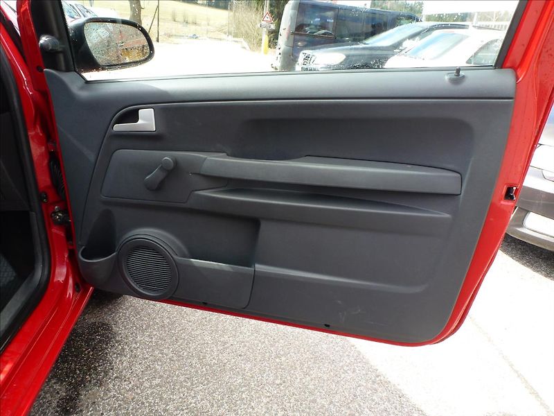 Volkswagen Fox 1,2 HTP 12V - fotka 23 z 41