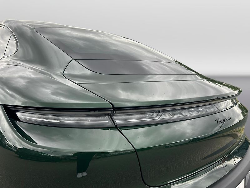 Porsche Taycan (2026) Black Edition - fotka 10 z 30