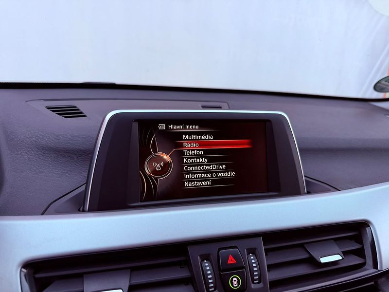 BMW X1 18i sDrive Aut., ČR - fotka 19 z 27