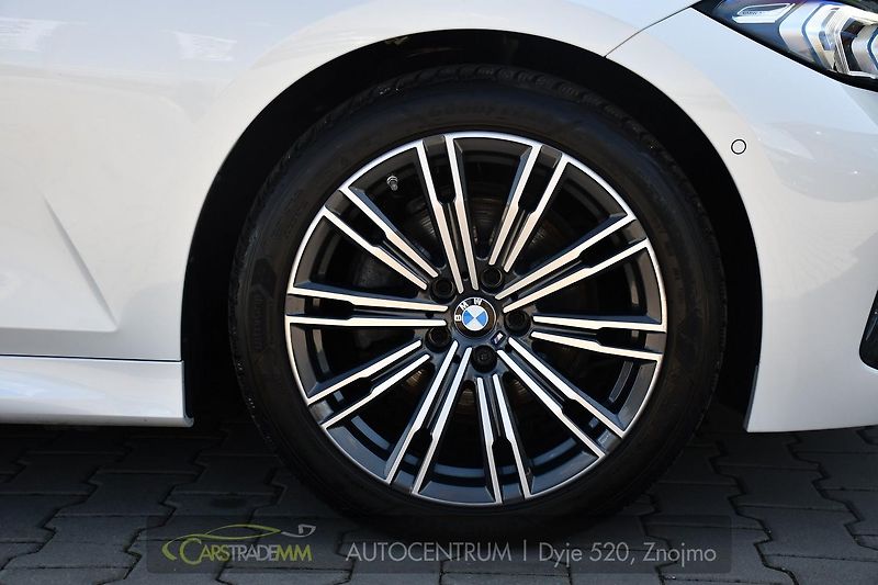 BMW Řada 3 320D XDRIVE M-SPORT ČR HUD - fotka 52 z 59