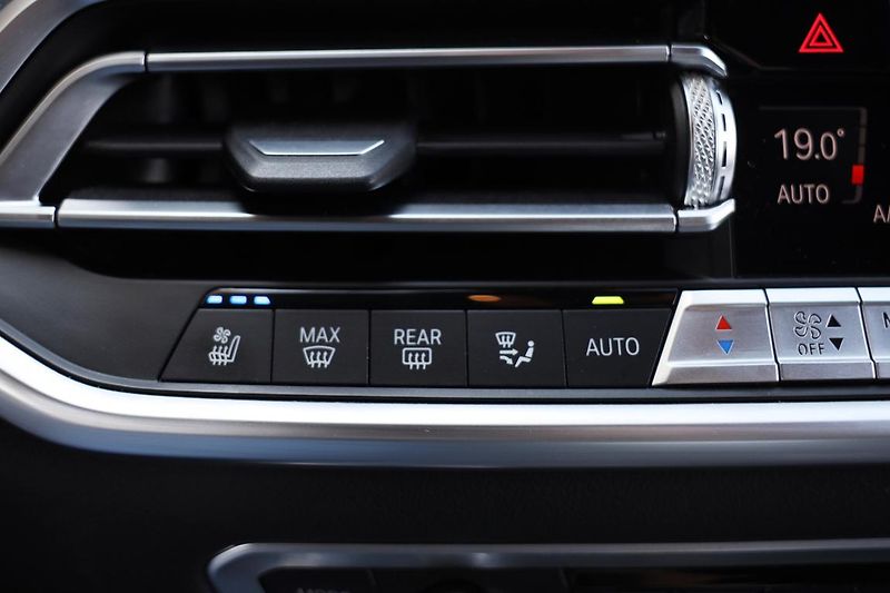 BMW X6 M50i - fotka 14 z 17