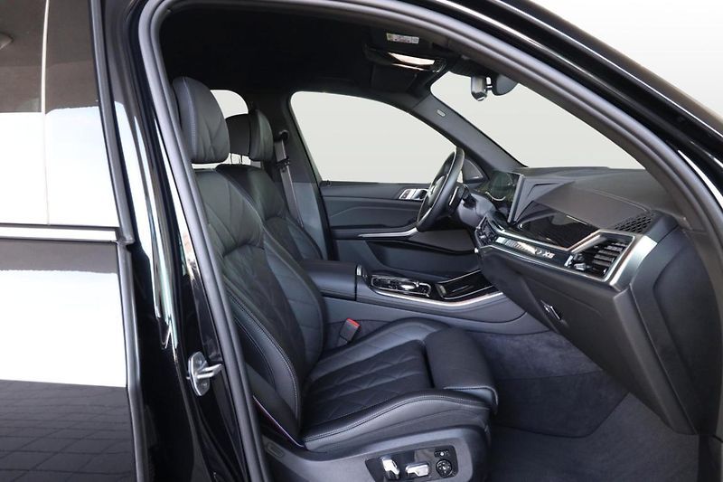 BMW X5 xDrive40i - fotka 28 z 34