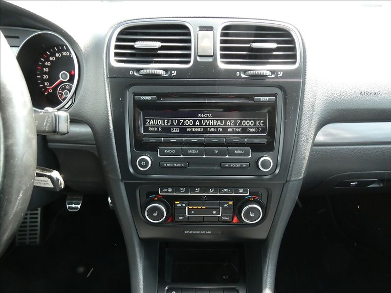Volkswagen Golf 1,4 TSi 90kW STYLE - fotka 27 z 43