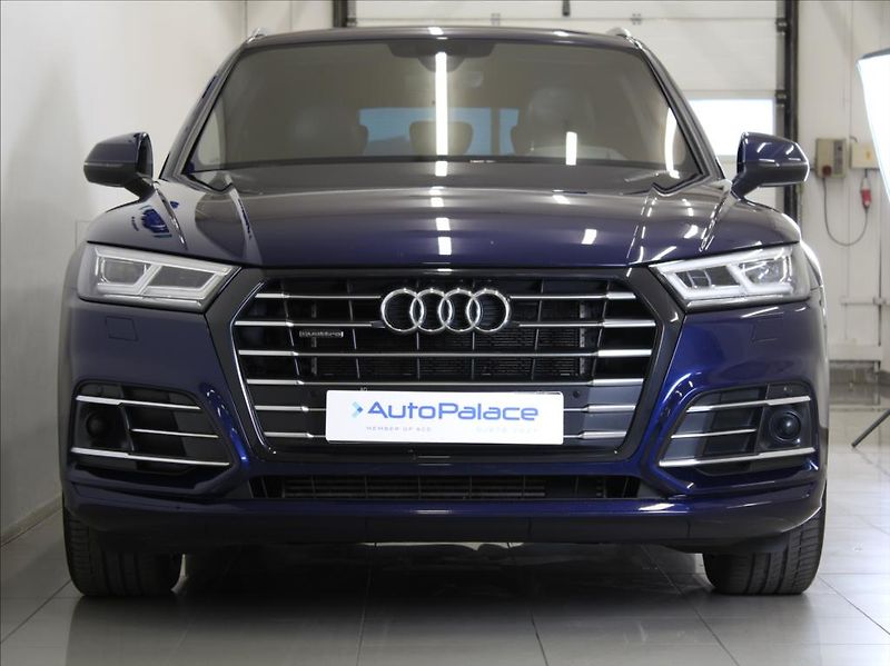 Audi Q5 2,0 eTFSi 270kW S-Line Vzduch - fotka 2 z 27