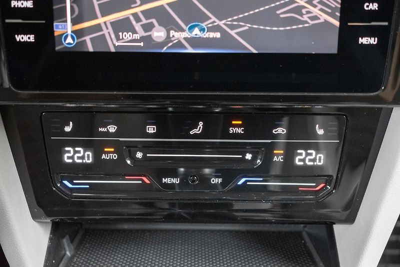 Volkswagen Passat 2.0 TDI ELEGANCE*ACC*ČR*1.MAJ - fotka 23 z 40