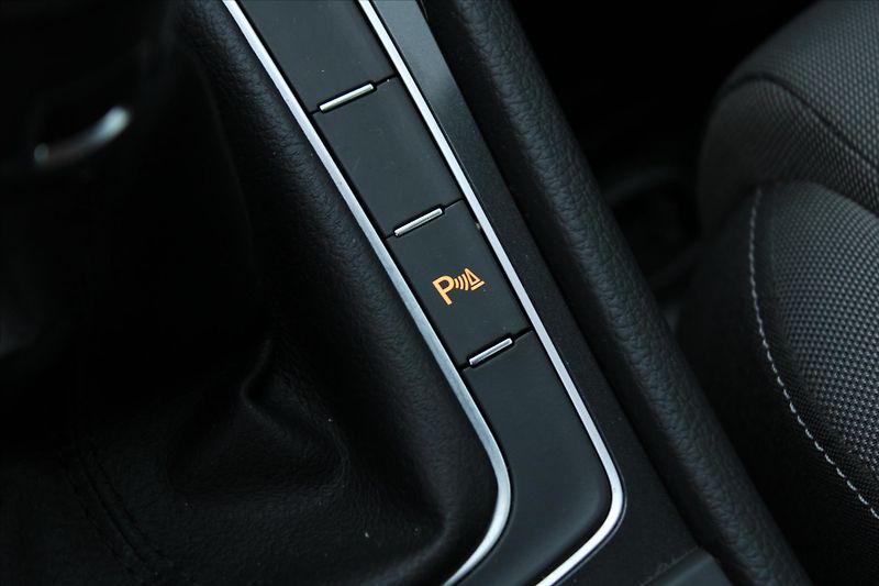 Volkswagen Golf 1.0 TSI 85kW COMFORTLINE ČR - fotka 23 z 26
