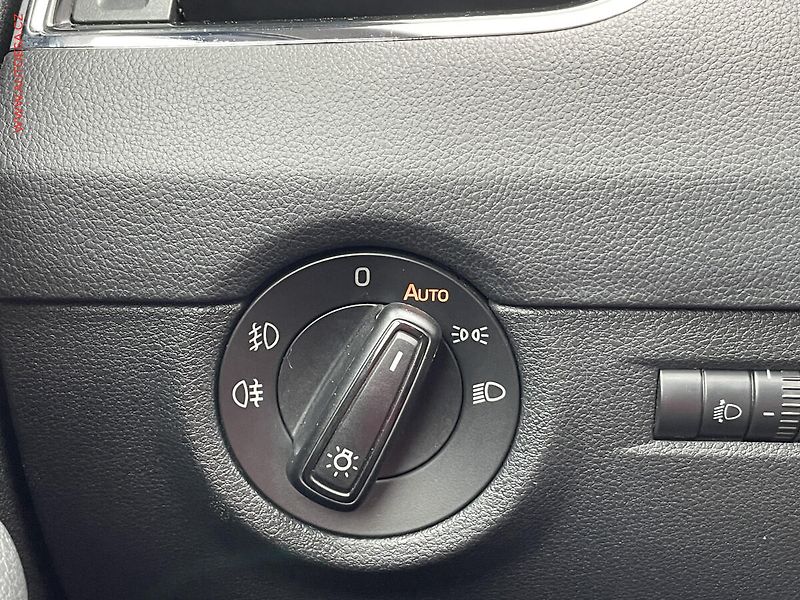 Škoda Octavia (2014) 2.0 TDi, Elegance, +kola - fotka 16 z 21