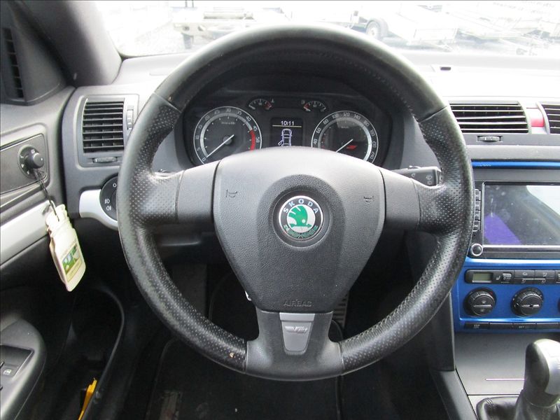 Škoda Octavia Combi 2.0TDi RS, aut. Klima - fotka 8 z 40
