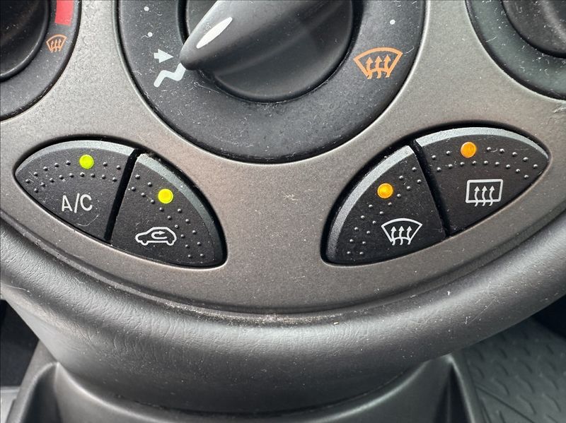 Ford Focus 1,6 i 16V 74kW 1.maj. původ ČR - fotka 36 z 45