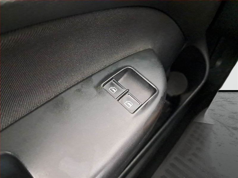 Škoda Octavia (2009) Ambiente 1.6 TDI, po STK - fotka 14 z 14