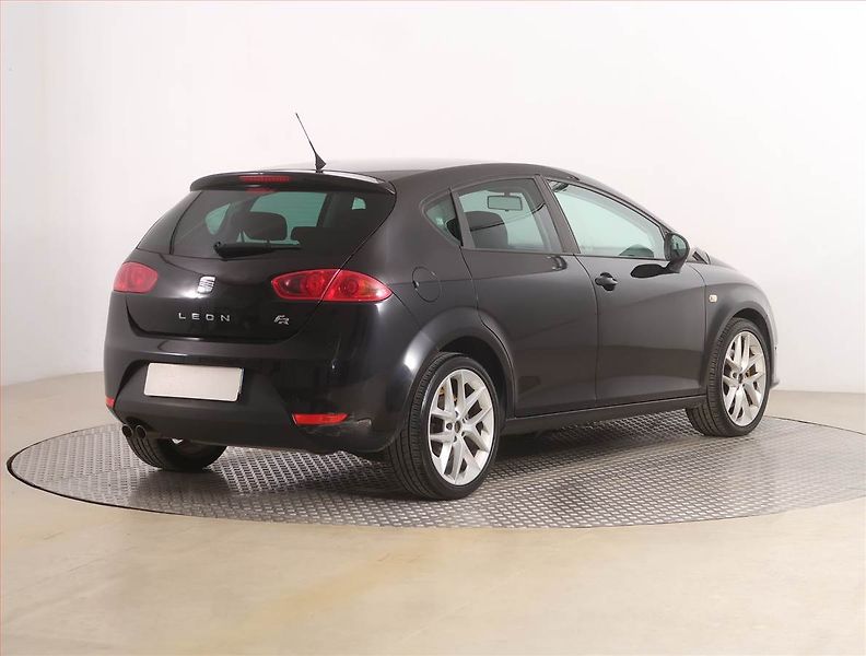 Seat Leon (2010) 2.0 TDI FR, Tempomat - fotka 5 z 16