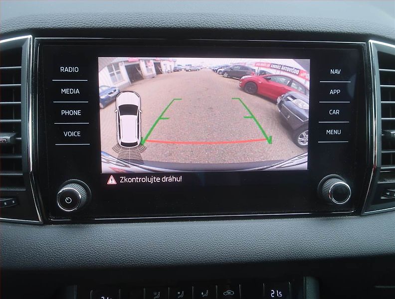 Škoda Karoq (2020) 1.6 TDI, Navi, Tempomat - fotka 14 z 15