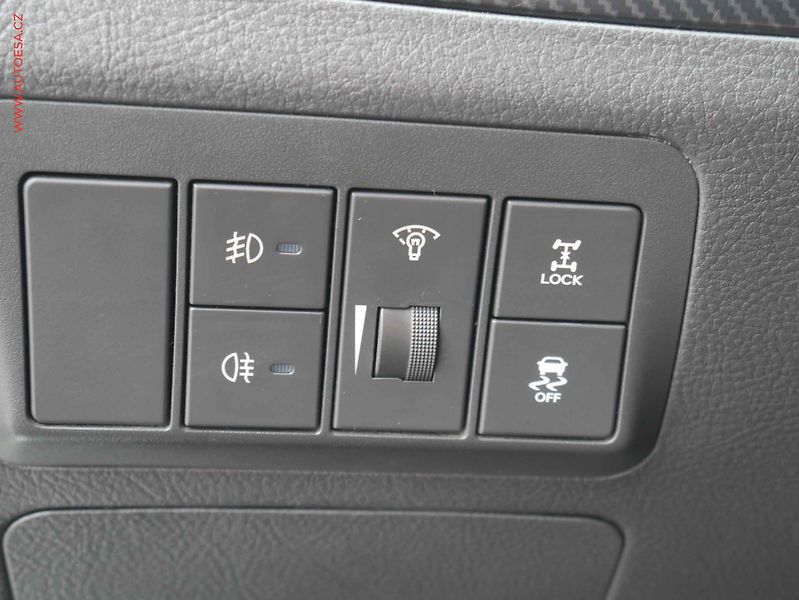 Hyundai Santa Fe (2013) 2.2CRDi 4x4, ČR, AC, TZ, kůže - fotka 15 z 20