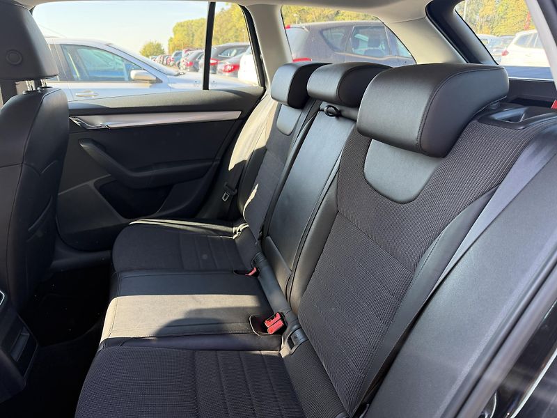 Škoda Octavia (2013) 1.2 TSI 77kw ELEGANCE - fotka 12 z 23