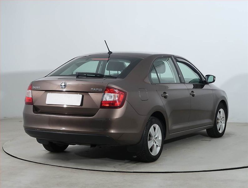 Škoda Rapid (2019) 1.0 TSI, Park. senzory - fotka 5 z 18