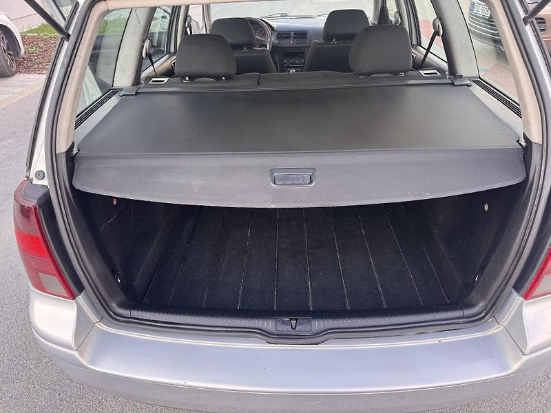 Volkswagen Golf IV 1.9TDI 81Kw Comfort - fotka 9 z 13