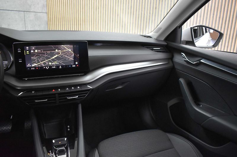 Škoda Octavia 2.0TDI DSG*ACC*MIRROR-LINK*DPH - fotka 9 z 35