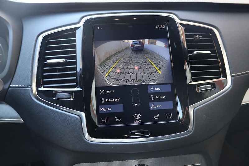 Volvo XC90 (2021) R-Design, B5 AWD mild hybrid - fotka 16 z 24