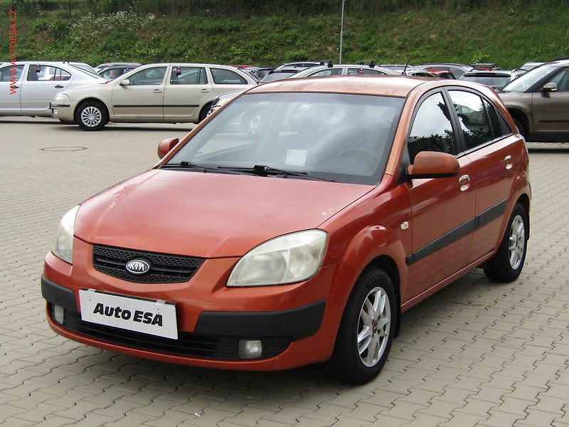 Kia Rio (2007) 1.6i, servis.kniha, AC - fotka 3 z 16