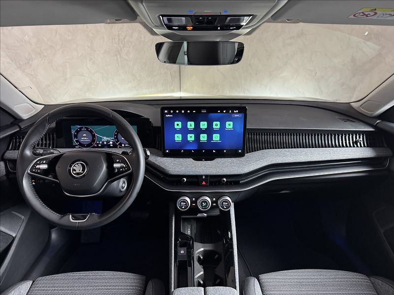 Škoda Superb 2,0 TDi  DSG Selection Assist - fotka 17 z 50