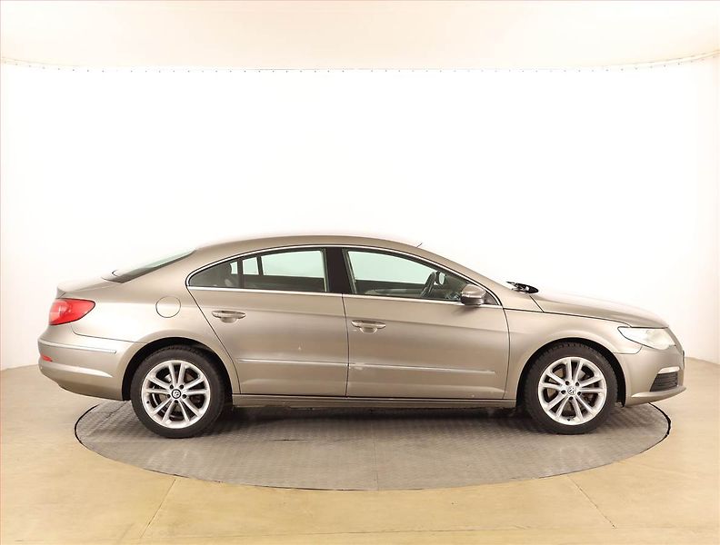 Volkswagen Passat CC (2009) 2.0 TDI, Park. senzory - fotka 6 z 16