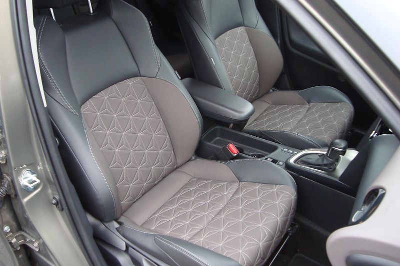 Toyota Yaris Cross (2024) 1.5 Hybrid,ČR,1.Maj.Exetucive - fotka 43 z 83