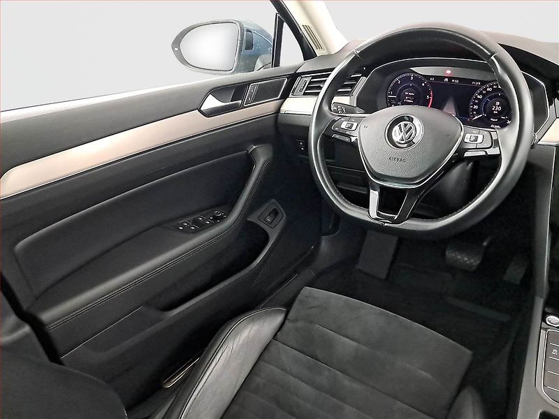 Volkswagen Passat (2018) Highline 2.0 TDI, 4X4 - fotka 7 z 26