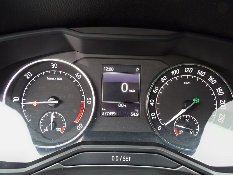 Škoda Superb 2.0TDI DSG 4x4 Style ČR DPH - fotka 16 z 32