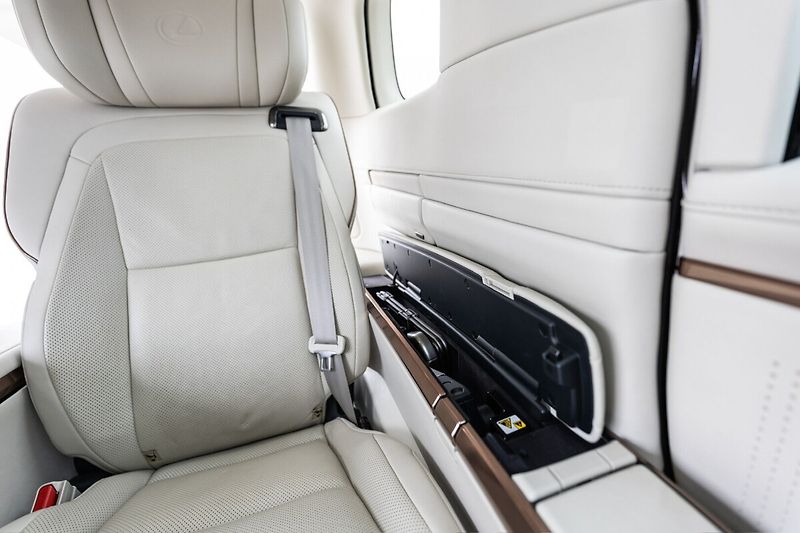 Lexus LM 350h  350H 2,5 HEV Luxury VIP Amonit - fotka 21 z 39