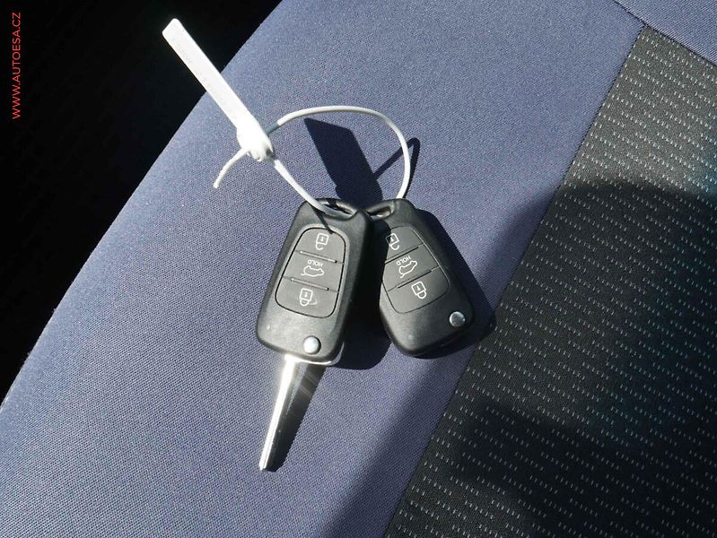 Hyundai i30 (2014) 1.6 VVTi, ČR, AC, tempo - fotka 15 z 15