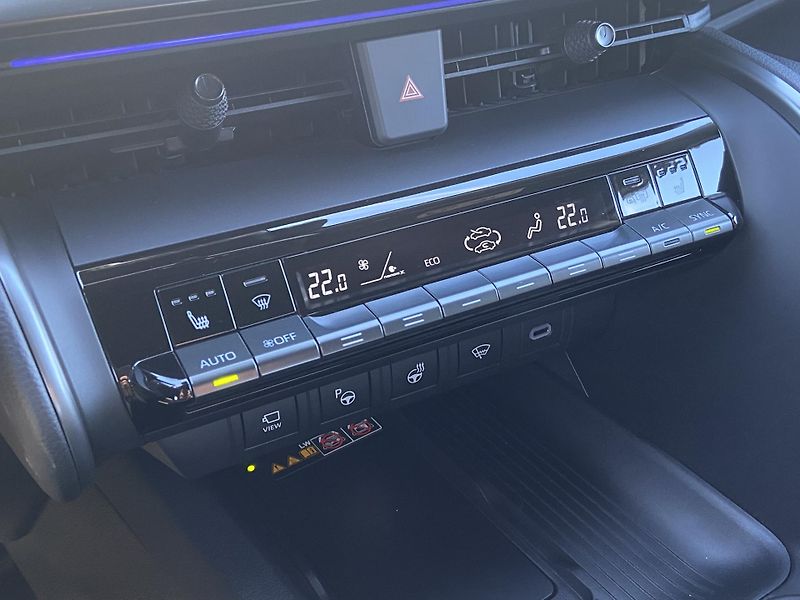 Toyota C-HR 2.0 PHEV e-CVT GR-Sport Premie - fotka 23 z 26