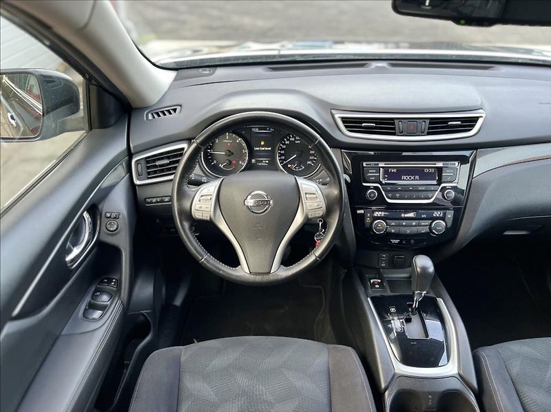 Nissan X-Trail 1,6 dCi  7-míst automat - fotka 23 z 38