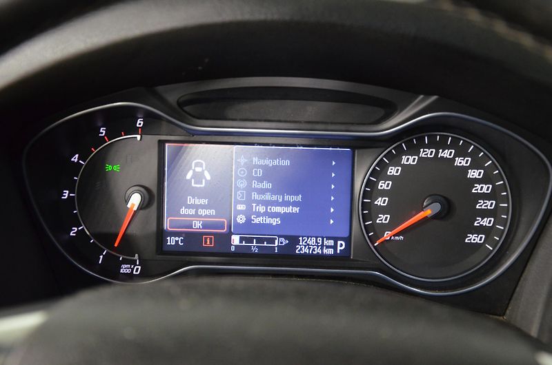 Ford Mondeo (2011) 2.0 TDCi - fotka 12 z 20