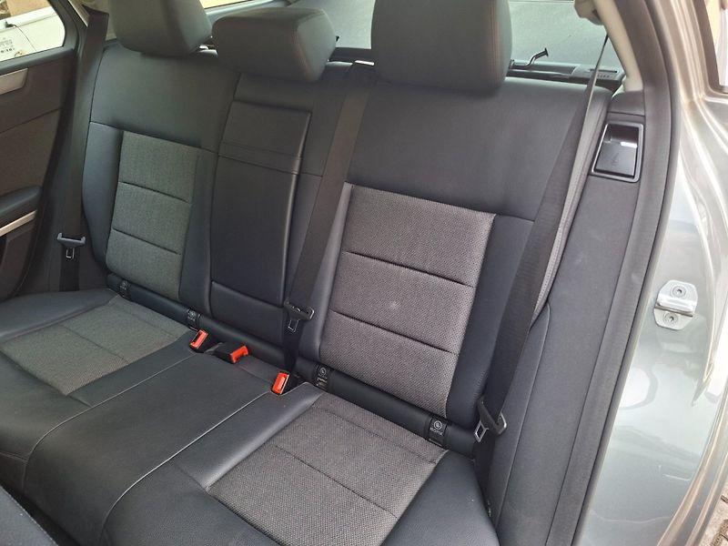 Mercedes-Benz Třídy E (2011) E 250 CDI 150kW 4MATIC - fotka 30 z 41
