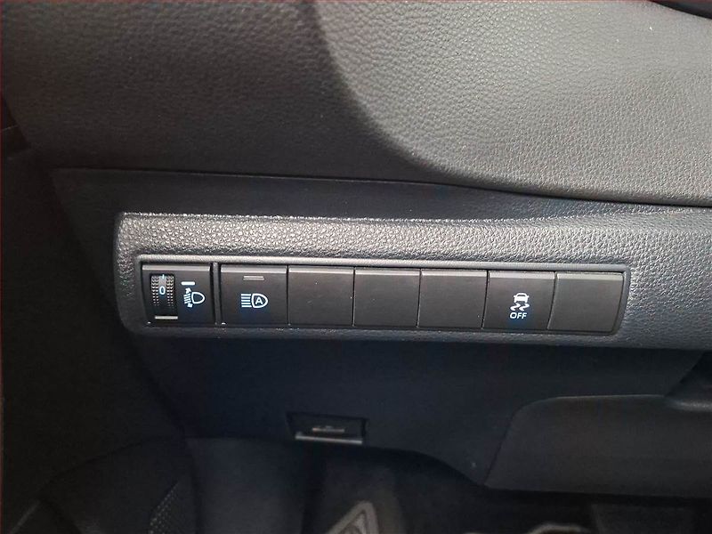 Toyota Corolla (2021) 1.8 Hybrid - fotka 19 z 22