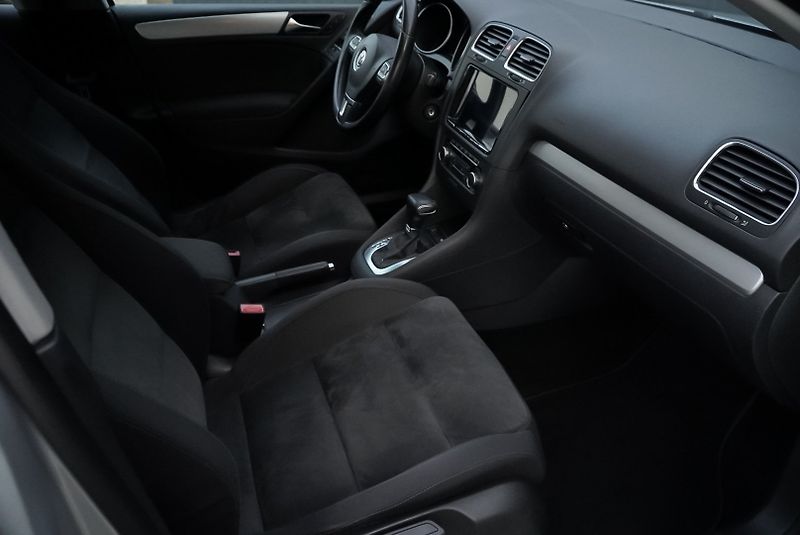 Volkswagen Golf (2010) 1.4 TSI HIGHLINE - fotka 24 z 27