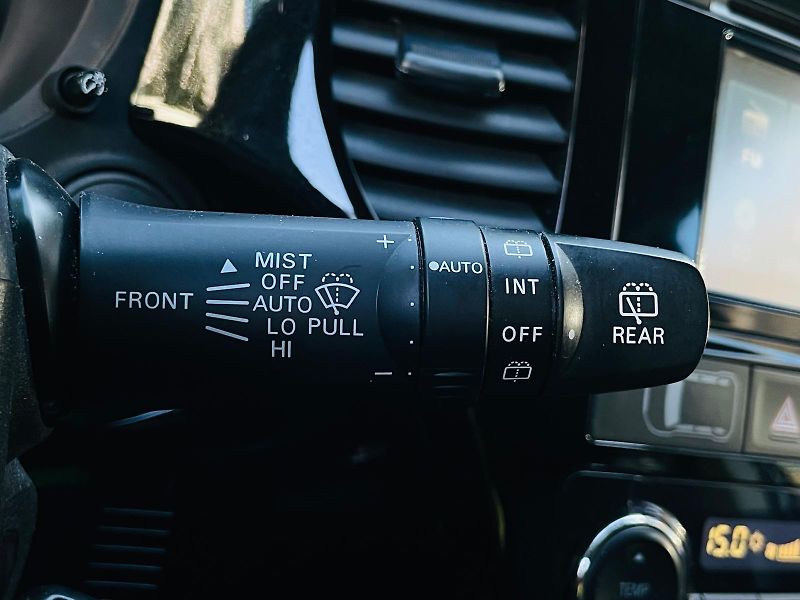 Mitsubishi Outlander 2.0i 1.MAJITEL SERVISKA TAŽNÉ - fotka 40 z 46