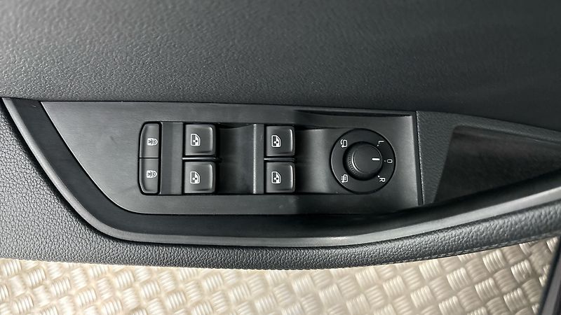 Škoda Superb 2.0 TSI DSG Style Combi - fotka 23 z 30