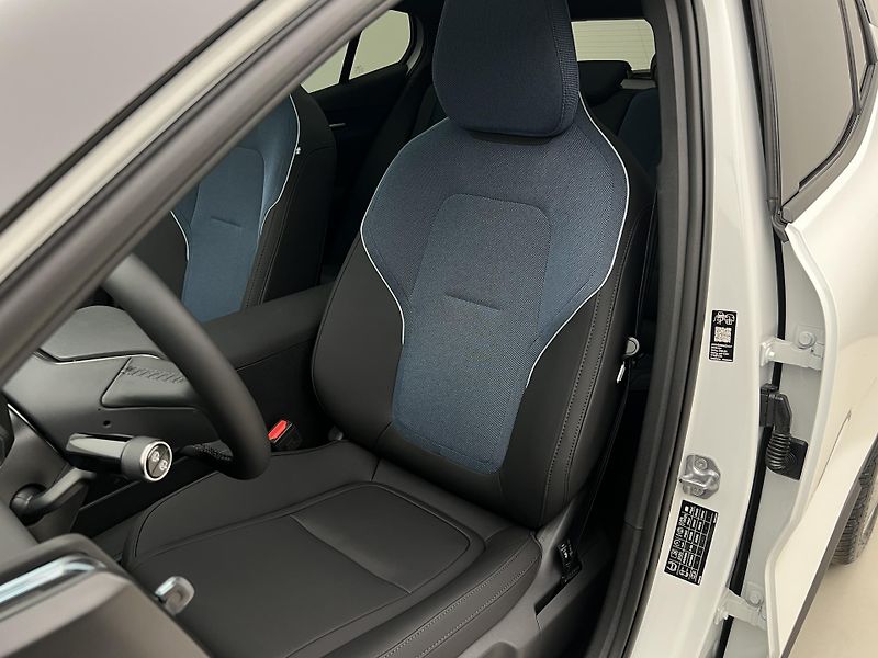 Volvo EX30 (2026) P5 LONG RANGE electric ULTRA - fotka 24 z 45