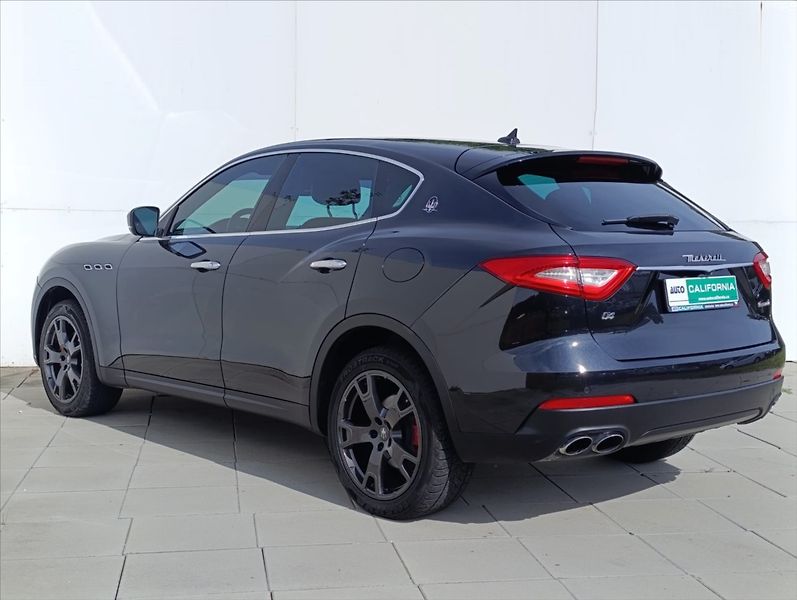 Maserati Levante 3,0 V6 Q4 Kůže,Kamera,Bi-xenon - fotka 11 z 40