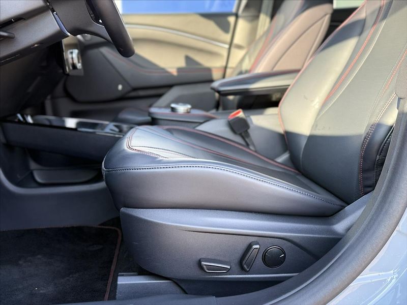 Ford Mustang Mach-E 92kWh Long Range Premium - fotka 25 z 35
