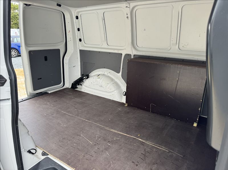 Volkswagen Transporter 2,0 TDI L1H1 DPH 1.maj původČR - fotka 21 z 50